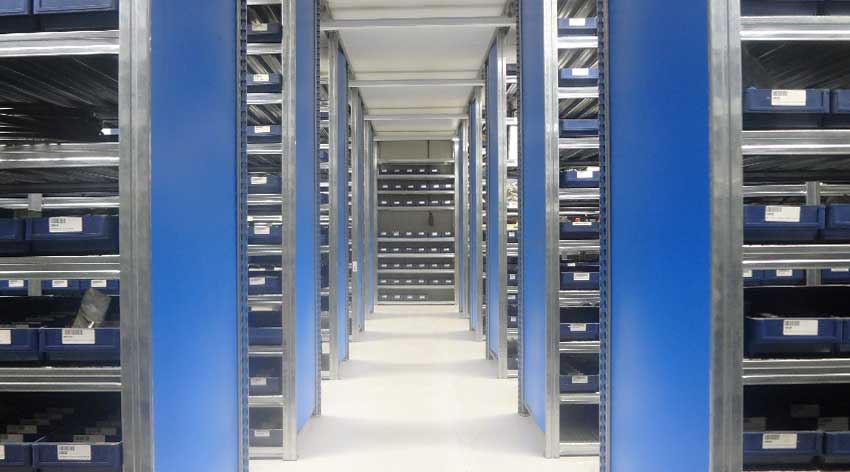Het onderdelenmagazijn van HSS Hydraulics